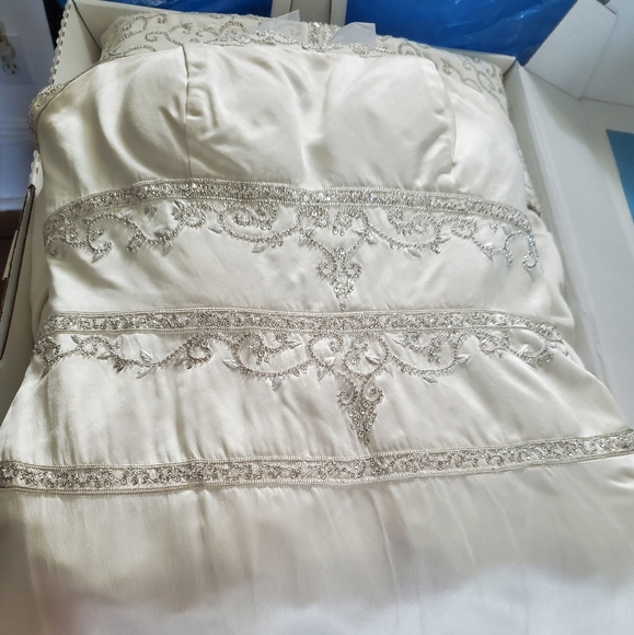 Rahmanian wedding gown - Picture 3 of 8